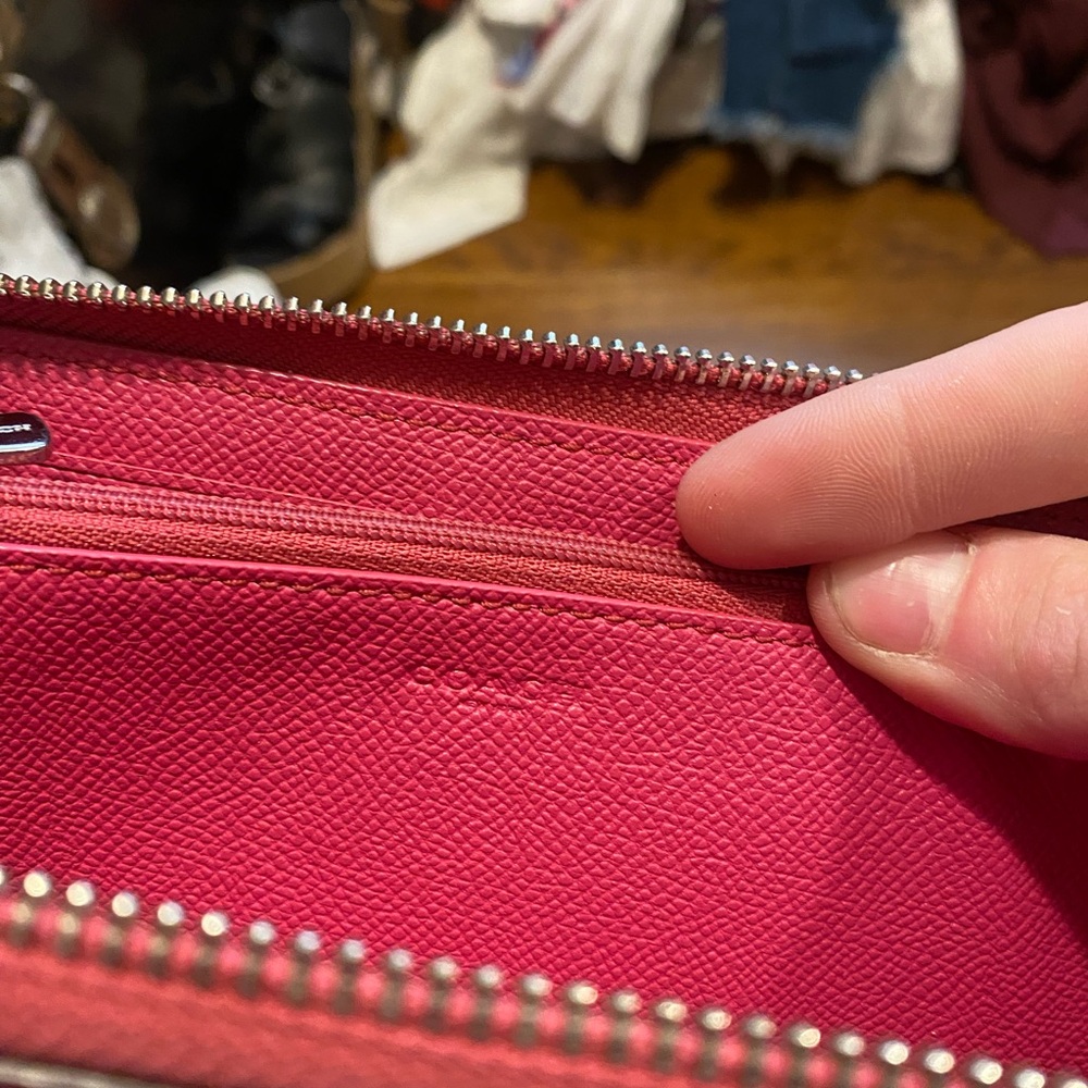Coach Coral-Pink Zip Around Leather Wallet - Picture 3 of 4